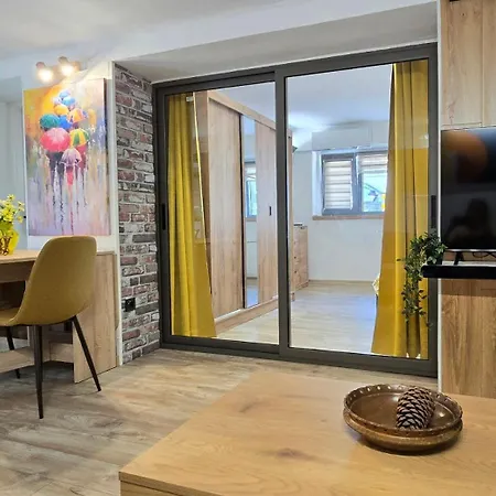 Old-timer 2 Apartment Warna