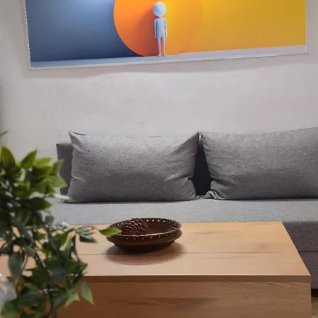 Old-timer 2 Apartment Warna