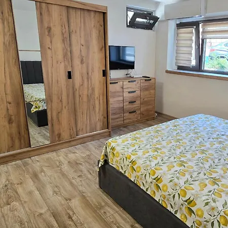 Old-timer 2 Apartment Warna